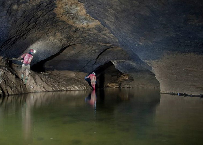 Dangerous Places in Iran - Parau Cave